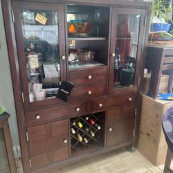 Amazing Broyhill Living Rm or Dining Rm Hutch