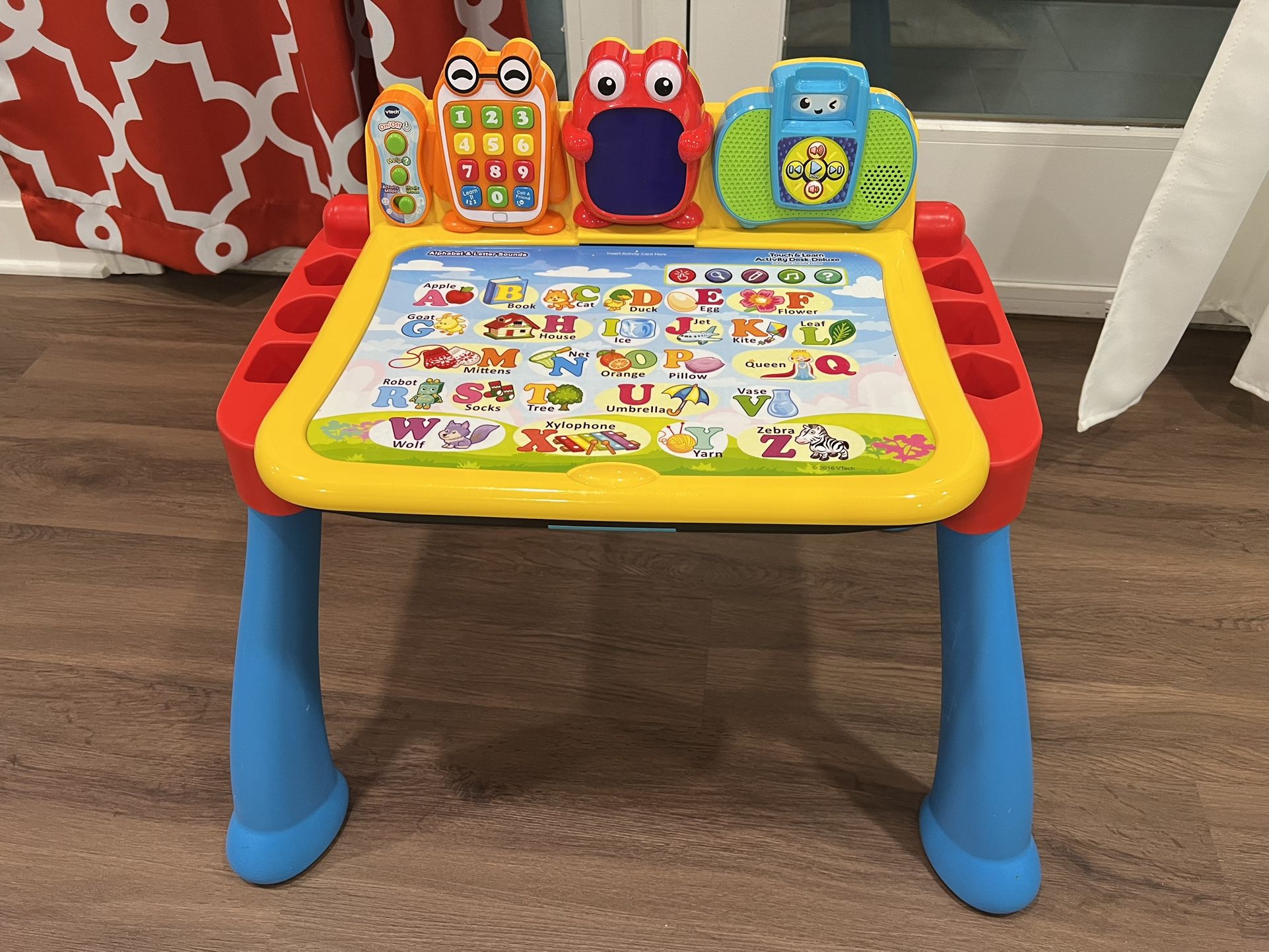 VTech Touch and Learn Activity Desk Deluxe - Used