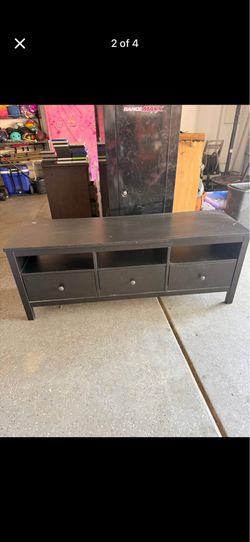 Black tv console