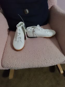 Tennis Shoes