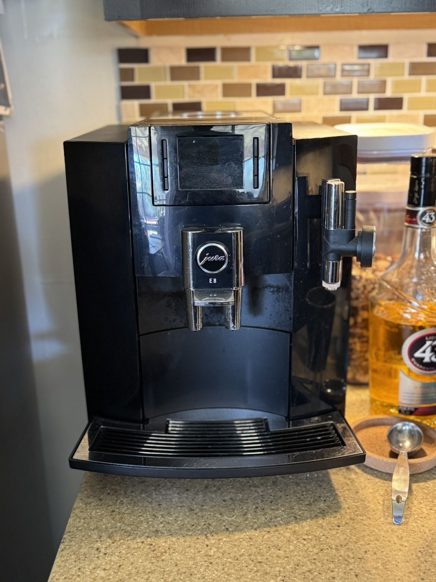 Jura E8 fully automatic espresso machine