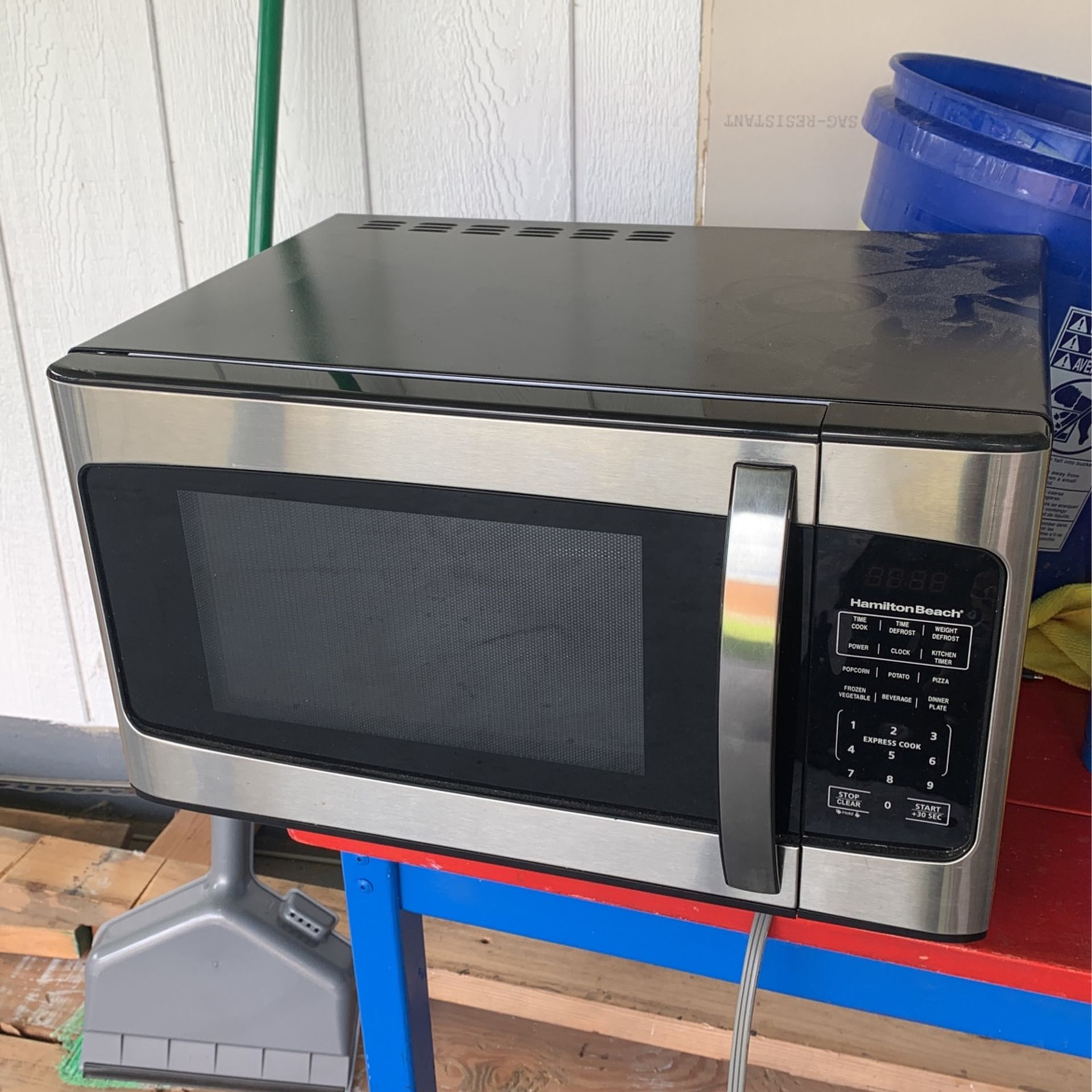 Mediam Size Microwave