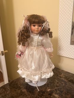 SEYMOUR MANN CONNOISSEUR COLLECTION 15"" MISSY PORCELAIN DOL