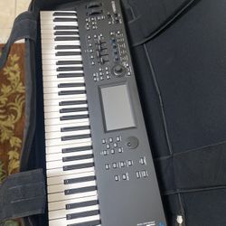PROFESSIONAL YAMAHA MODX6 + KEYBOARD 61KEYS With CASE