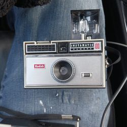 Vintage Kodak Instamatic Camra  100 With FILM Roll