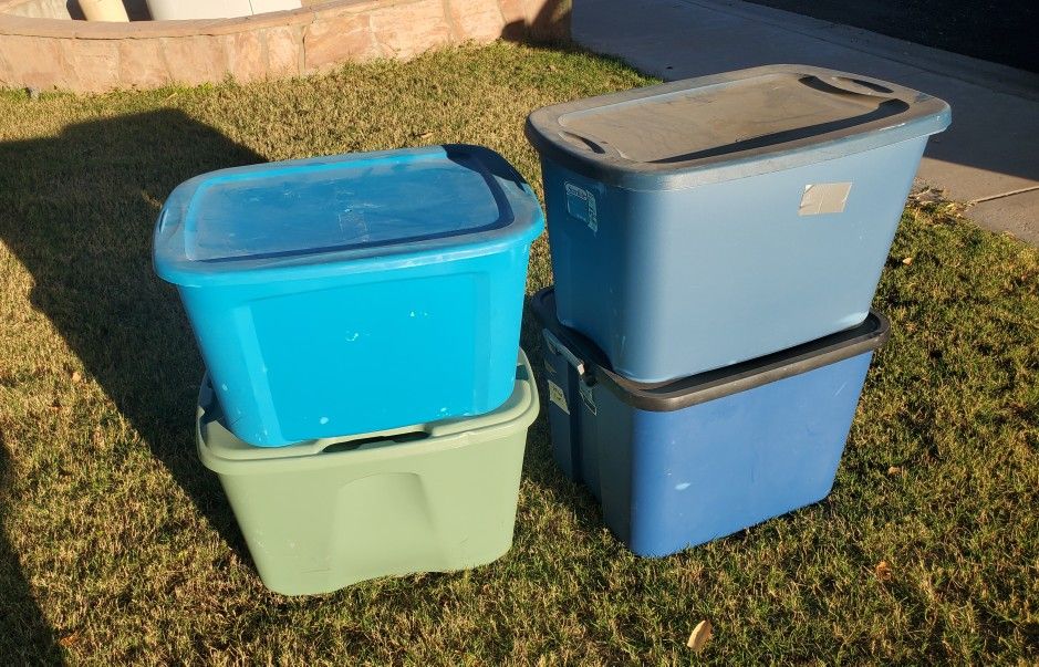 4 Storage Containers 
