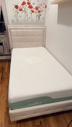 Twin bed with memory foam mattress