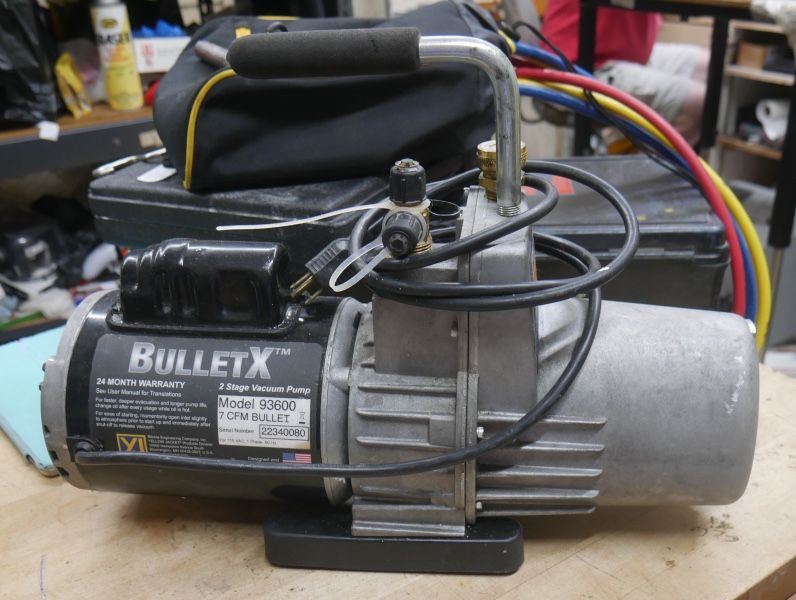 YELLOW JACKET VACUUM PUMP 93600 PRE OWNED 880075-4