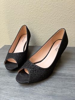 Bonnibel Black Sparkly Peep Toe Kitten Heels, size 8
