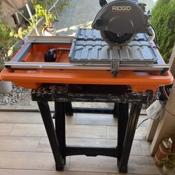 Beautiful RIDGID Saw Wet Tile 7” & Table.