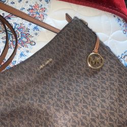 Micheal Kors Crossbody Bag 