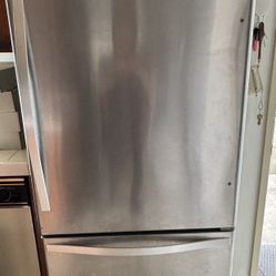 Whirlpool Refrigerator 