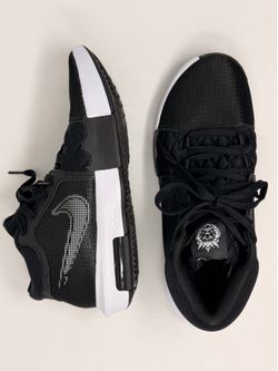Men’s size 10.5 Nike LeBron Witness 8 TB Basketball shoes