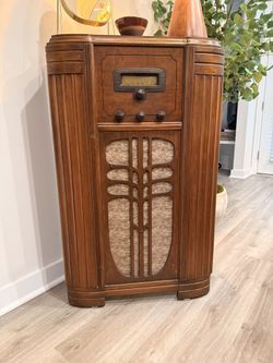 Vintage radio (non-functional)