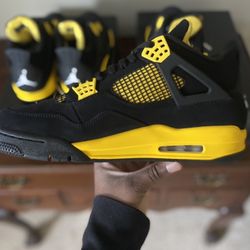 Jordan 4 Retro Thunder 2023 Men’s Size 12 