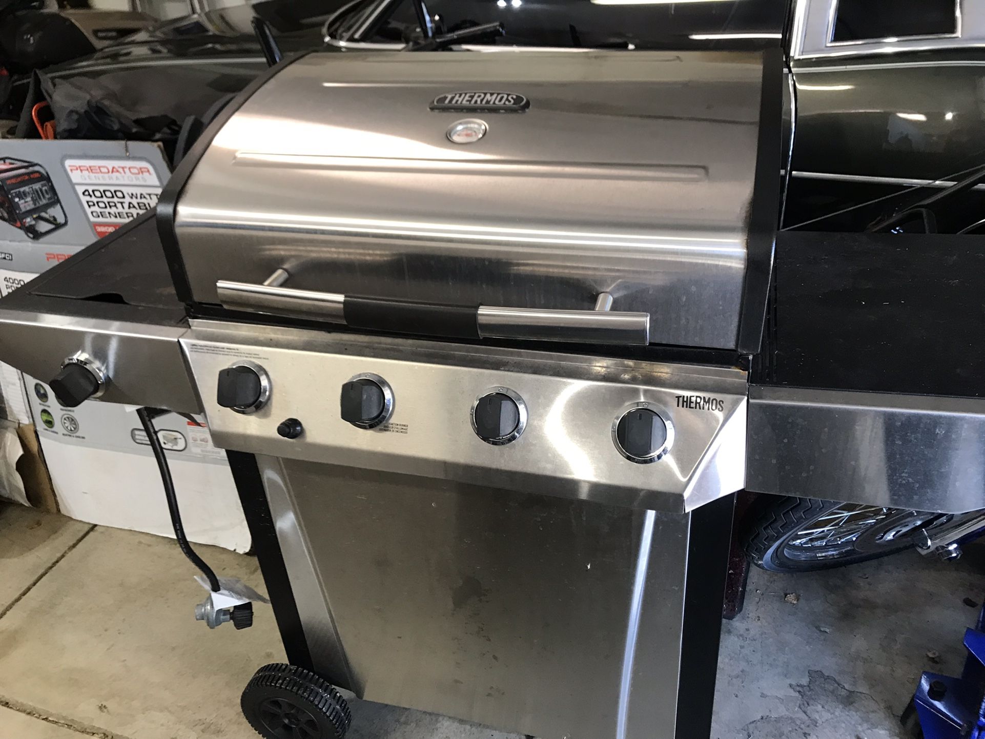 Thermos 4 Burner Gas Grill