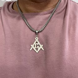 925 Sterling Silver Chain and Pendant 22 Inches Long 