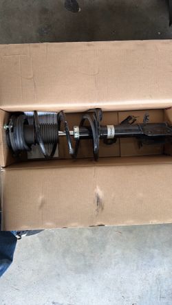 2016 Nissan Sentra strut