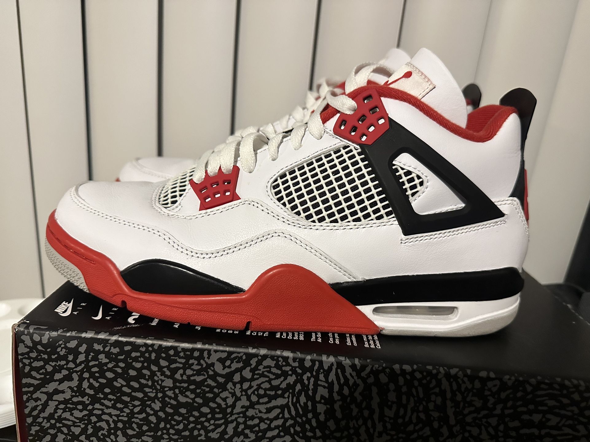 Jordan 4 Fire Red 