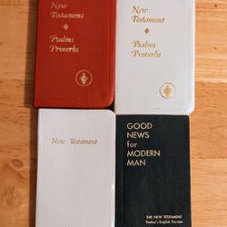 Books New Testament Pocket Size 3" X 4.5" Or 4.75"  Red Black White $6 Each