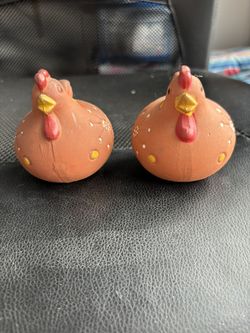 Vintage Japan Terra Cota Rooster Salt and Pepper Shakers