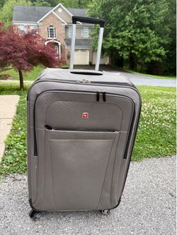 Large, 29” spinner check in luggage. Everything work perfectly