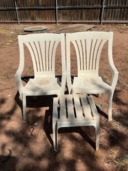 3-Piece White Plastic Patio Bistro Set needs a good cleaning