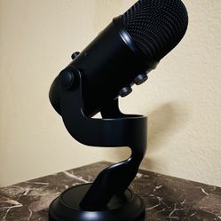 Blue Yeti USB Microphone – Pro-Quality Sound 