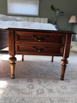 Pair of Vintage Henredon Fine Furniture End Tables / Nightstands – Solid Wood