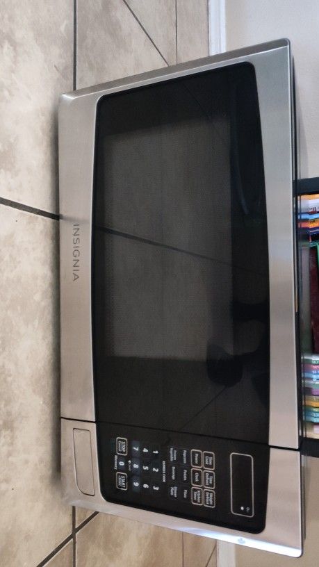 Insignia Microwave Like New