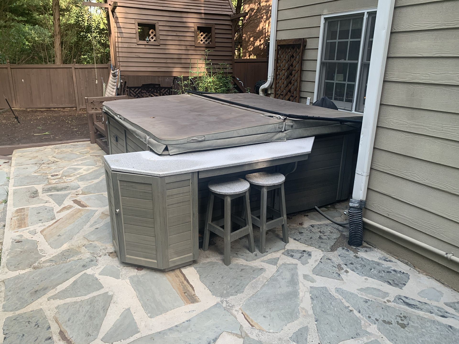 ThermoSpas Manhattan Executive 6 Person Hot Tub for Sale in Mableton