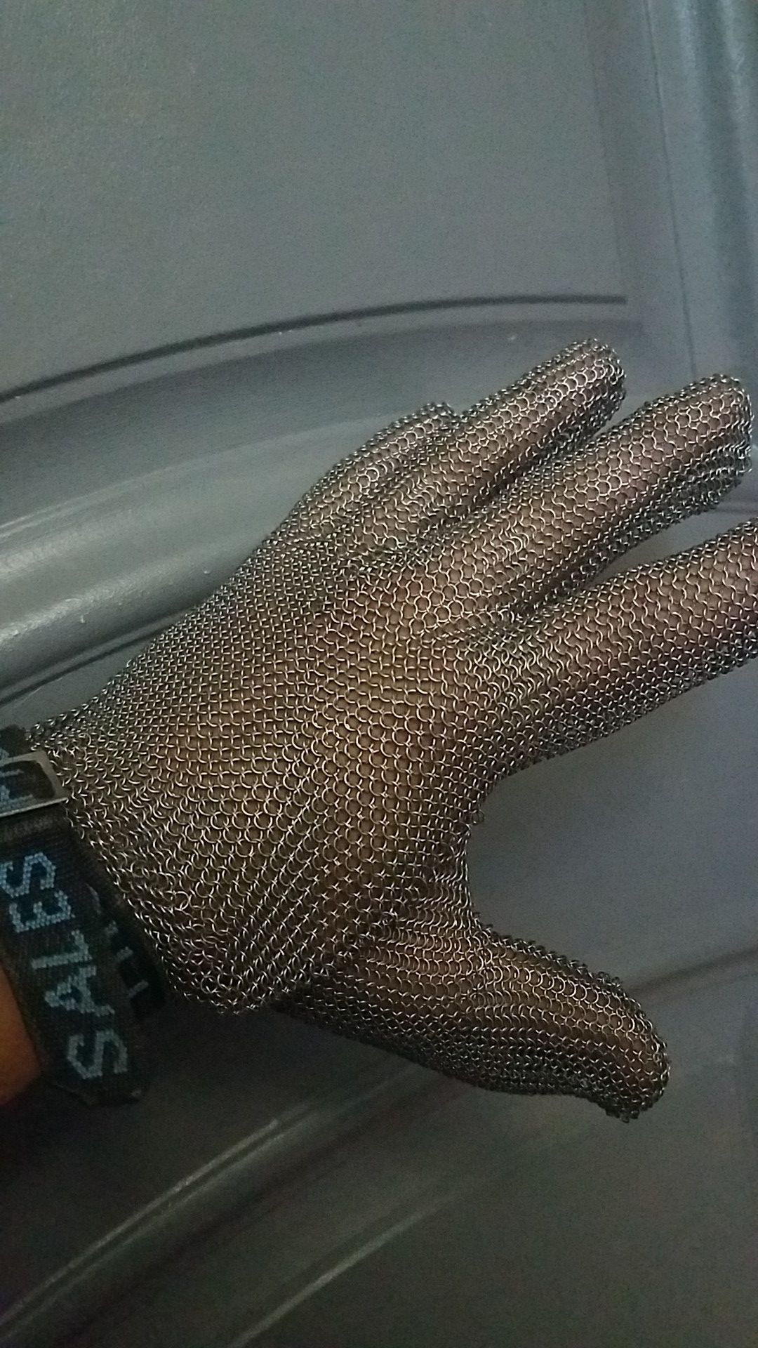 Metal mesh gloves for kitchen