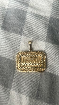Gold last supper pendant