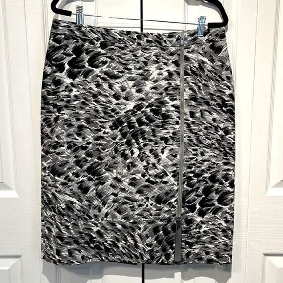 Talbots Black, Grey, White Pattern Lined Skirt Size 14
