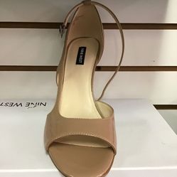 Nine West 9.5 Medium Natural Heels