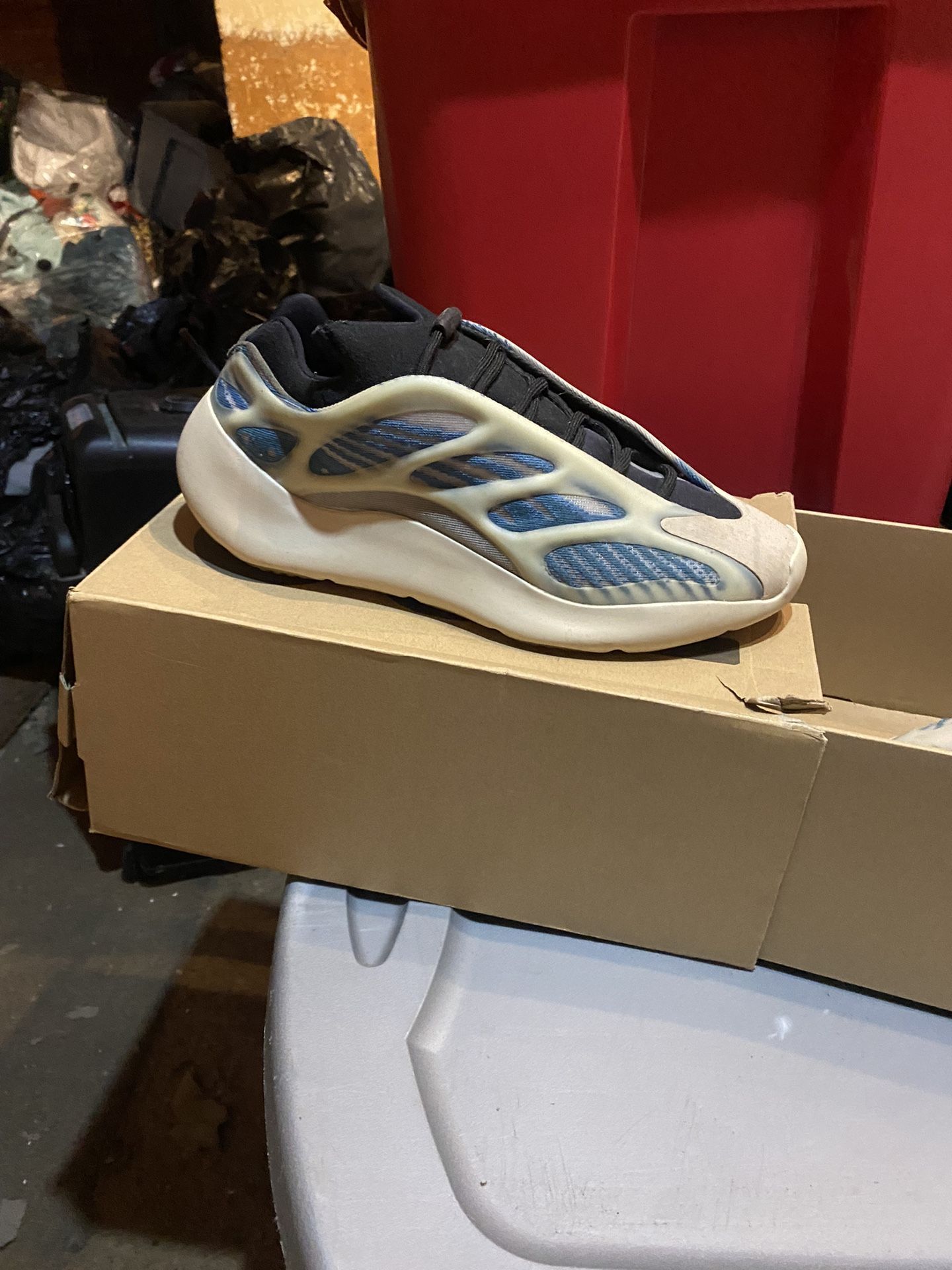 adidas Yeezy 700 V3 Arzareth