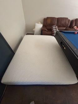Selling a Brooklyn Bedding mattress in good condition queen