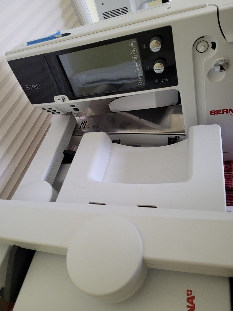 Bernina B880