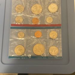 1979 United States Uncirculated Mint Set With Susan B Anthony Dollar.