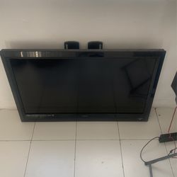 Vizio 1080 HD Flatscreen Wall Mount TV