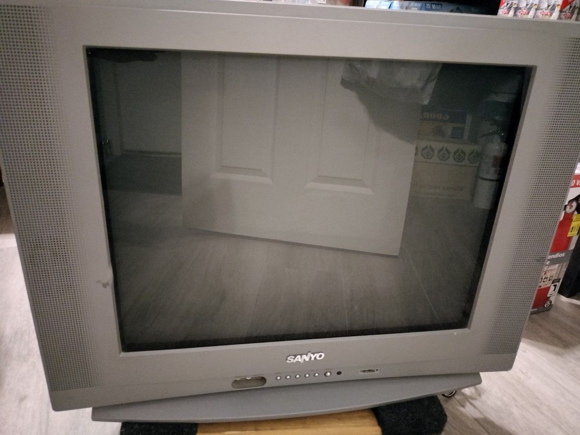 24" CRT Sanyo Tube Flat Screen Tv W/Digital Receiver