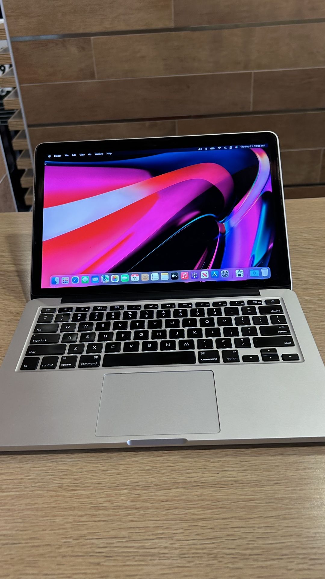 Apple MacBook Pro 13” Retina I5/8GB/256 GB SSD $220