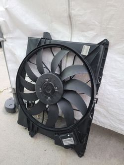 2007-2012  MERCEDES GL450 4-MATIC RADIATOR COOLING FAN ASSEMBLY OEM+