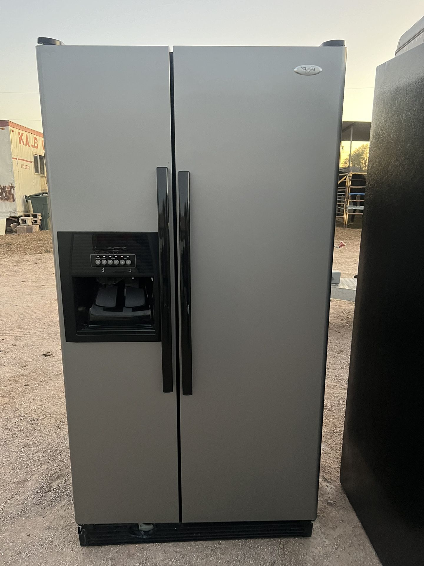 WHIRLPOOL REFRIGERATOR 