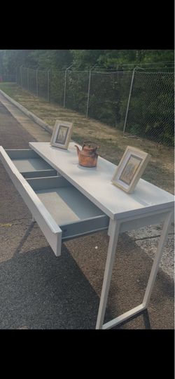 Modern white desk ( 47”w x 29”h x 16”d )