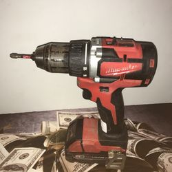 33720-12 MILWAUKEE DRILL DRIVER WITH 2.0 BATTERY