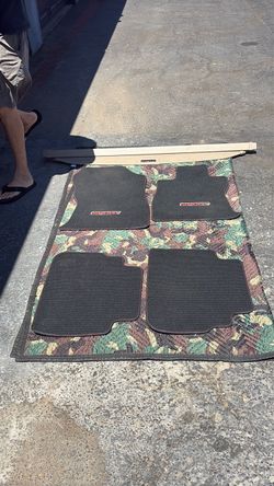 Subaru forsester floor mats and cover