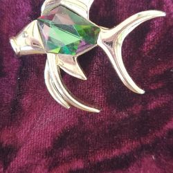 1960'S SARAH COVENTRY BROOCH