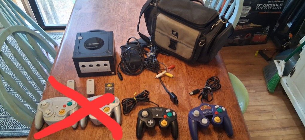GameCube Consol With Accessories