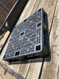 37x37 Plastic Pallets
